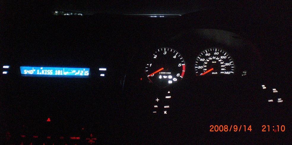 Podświetlenie zegarów, przycisków kierownicy i