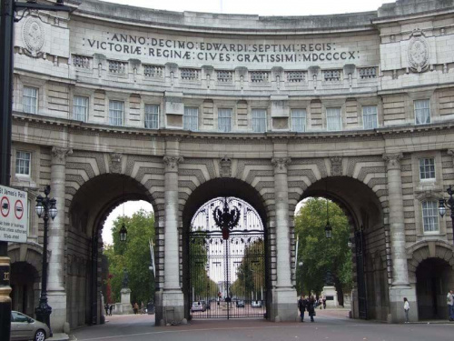 Buckingham Palace i Victoria Memorial