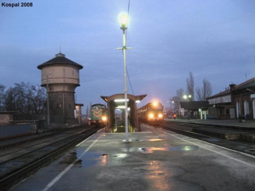11.01.2008 SM42-828 i SU45-028 z pociągiem osobowym z Gorzowa Wlkp.