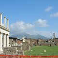 Pompeje- w tle Wezuwiusz #Włochy #Pompeje #Wezuwiusz