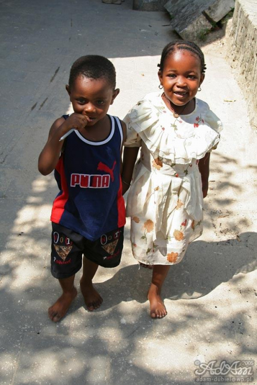 Pocieszne dzieciaki Zanzibaru.