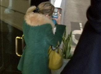 MK leaving home after she knows about Heath Ledgers death-paparazzi styczeń 2007