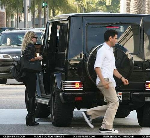 Ash picking up MK after shopping in Beverly Hills-paparazzi styczeń 2007