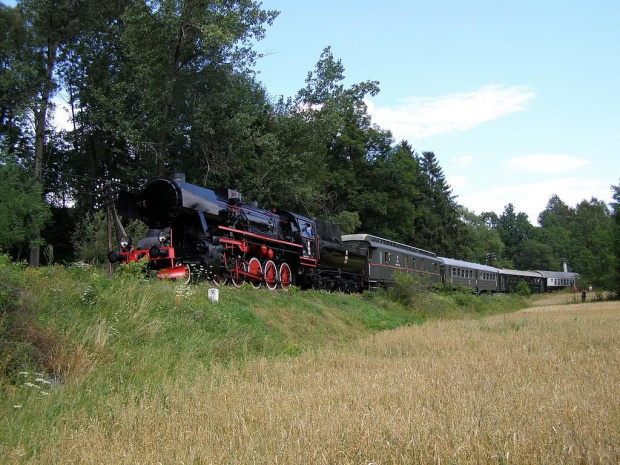 Ty2-911 ze składem retro na Parowozjadzie 2007