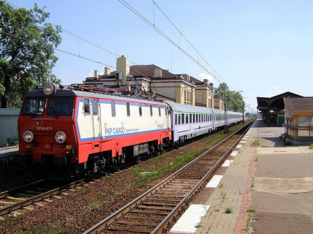 Pociąg EC "Sobieski" z Wiednia do Warszawy przejeżdża przez Zawiercie