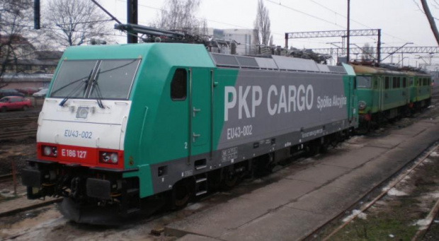 Starsi koledzy pomogą ? :) #bombardier #e186 #Cargo #EU43 #lokomotywa #PKP #Traxx