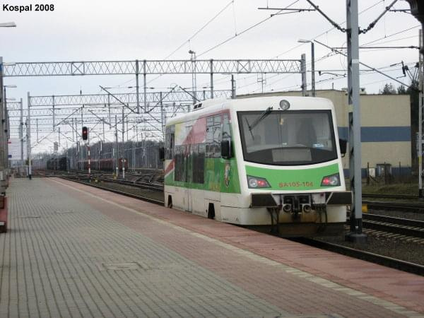 31.01.2008 (Rzepin) SA105-104 zjeżdża po paliwo.