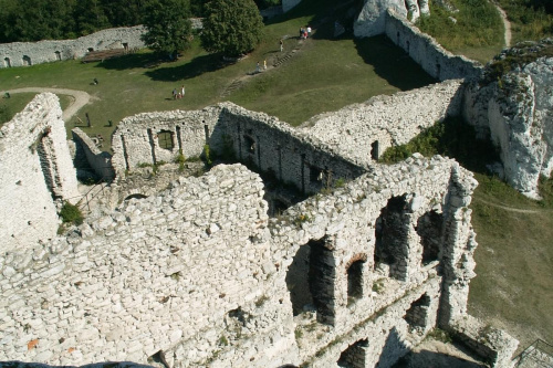 Zamek Ogrodzieniec Podzamcze