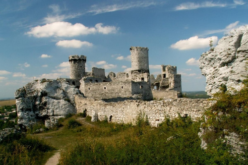 Zamek Ogrodzieniec Podzamcze