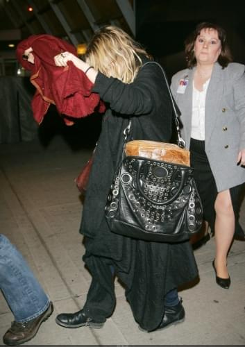 MK out and about in NYC-paparazzi luty 2008