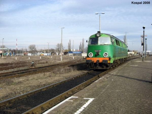 17.02.2008 SU45-245 manewruje w celu podczepienia się pod osobowy zastępczy do Gorzowa Wlkp.