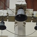 Dzwony przed Swiatynią Buddy w Kandy