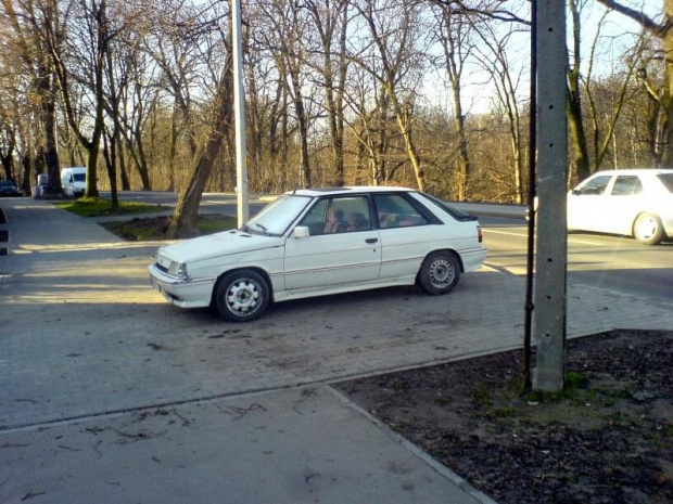 Biala strzala R11 GTT zaluje ze sprzedalem:( Tylko 1.4 turbo a ile radosci :D #R11 #GTT #Turbo #Renault