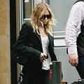 Ashley walking in NYC-paparazzi luty 2008