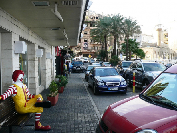 Beirut, McDonald i plakaty Hezbollahu