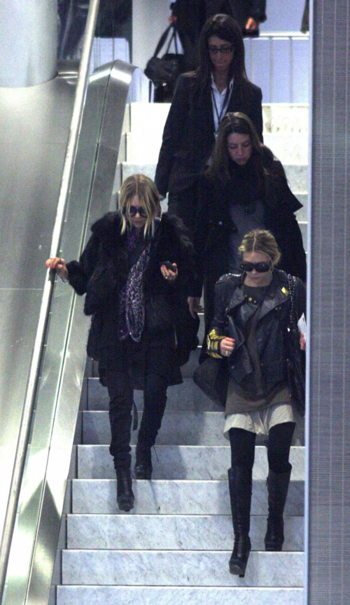 MK and Ash arrive in Paris-paparazzi luty 2008