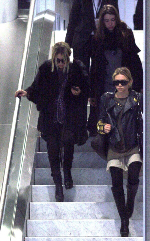 MK and Ash arrive in Paris-paparazzi luty 2008