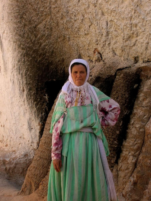 "Córka" przebrana w galowy tunezyjski strój. Ładna laleczka, co nie.. hehehe :)