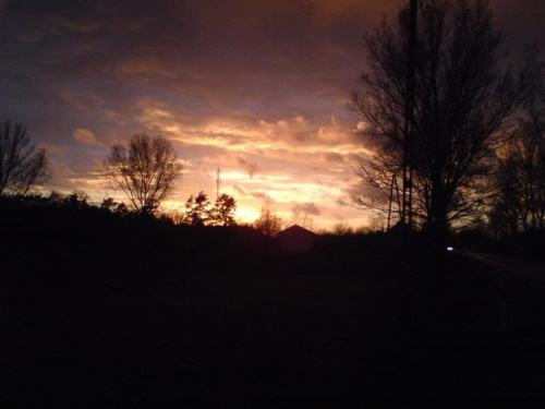 Zdjęcie zrobione z aparatu telefonu komórkowego 2.0 Mega Pixela.Proszę o oceny i komętarze #Krajobraz #ZachódSłońca