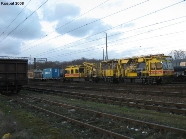 13.03.2008 (WM-15P.00/M nr.19 PKP Eneretyka) wpięty do pociągu towarowego oczekuje na odjazd razem z nim.