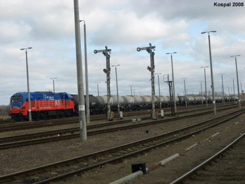 15.03.2008 311D-007 ze składem beczek oczekuje na lokomotywę niemiecką BR232.
