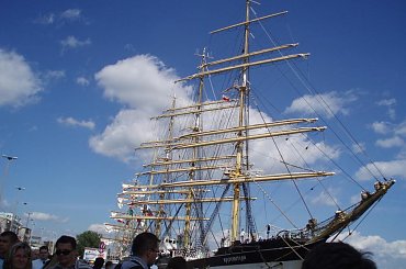 #Szczecin #Odra #rzeka #woda #błękit #niebo #chmury #regaty #żaglowce #WałyChrobrego