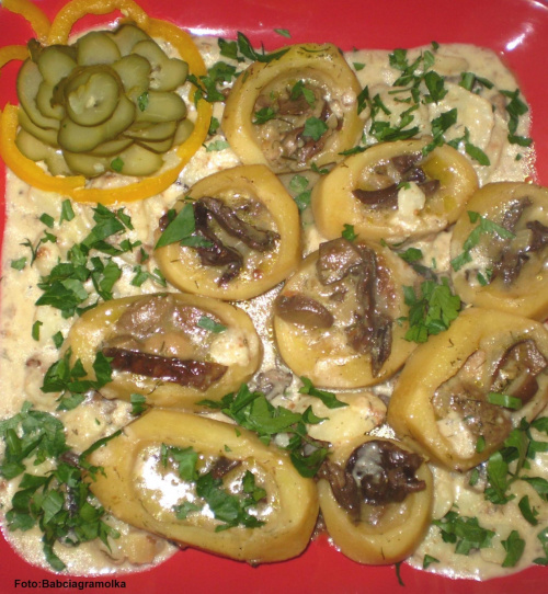 Ziemniaki faszerowane grzybamiPrzepisy: www.foody.pl , WWW.kuron.pl i http://kulinaria.uwrocie.info/ . #DrugieDania #obiad #kulinaria #jedzenie #ziemniaki #grzyby
