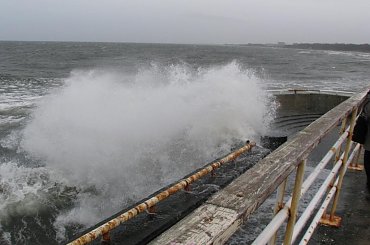 Fale sztormowe przy kołobrzeskim molo #sztorm #kołobrzeg