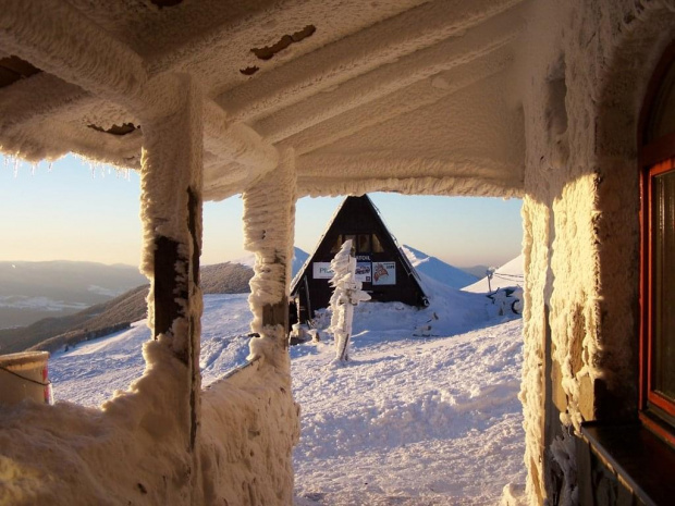 "Chatka Puchatka" - Połonina Wetlińska - Bieszczady #bieszczady #góry #połonina #wetlińska #zima