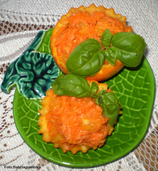 Marchewka z pomarańczą.Przepisy: www.foody.pl , WWW.kuron.pl i http://kulinaria.uwrocie.info/ #surówki #jedzenie #kulinaria #marchew #pomarańcza