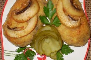 Kotlety z gotowanego kurczaka i pieczarek.Przepisy: www.foody.pl , WWW.kuron.pl i http://kulinaria.uwrocie.info/ #kotlety #pieczarki #kurczak #obiad #DrugieDanieJedzenie #kulinaria