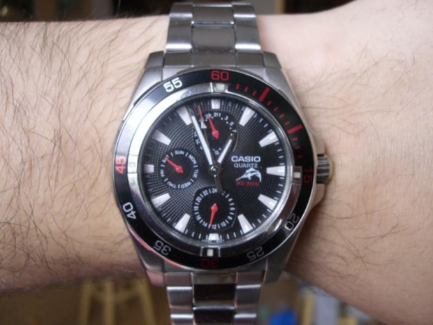 Casio Duro 200 (WR 20 ATM) , wietny zegarek męski duży- 40mm koperta, masywny , ze stali szlachetnej, zegarek posiada pełne wskazanie kalendarza w małych skalach na tarczy ( 320 zł) z dodatkowym paskiem - nowy Hirsch mariner 100m - 100% wodoodporny (...