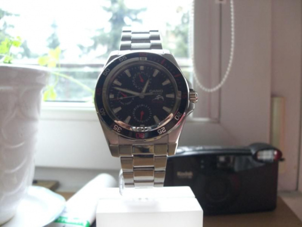 Casio Duro 200 (WR 20 ATM) , wietny zegarek męski duży- 40mm koperta, masywny , ze stali szlachetnej, zegarek posiada pełne wskazanie kalendarza w małych skalach na tarczy ( 320 zł) z dodatkowym paskiem - nowy Hirsch mariner 100m - 100% wodoodporny (...