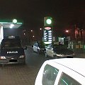 Patrolowanie nocą przez Policję... pewnego miasta.. ;P Na BP są dobre hot dogi i kawa gratis ... Tylko pracowac w policji... #policja