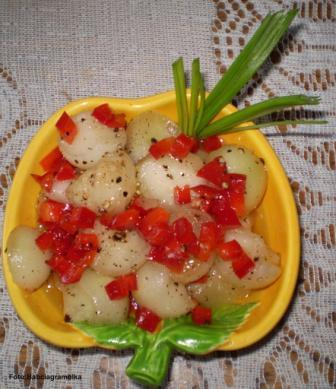 Melon do grilla.Przepisy: www.foody.pl , WWW.kuron.pl i http://kulinaria.uwrocie.info/ #surówki #grill #melon #papryka #jedzenie #kulinaria
