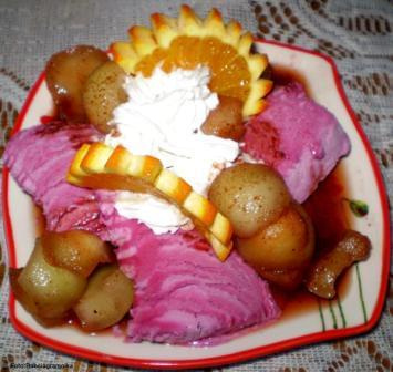 Deser z lodów i melona.Przepisy: www.foody.pl , WWW.kuron.pl i http://kulinaria.uwrocie.info/ #desery #jedzenie #kulinaria