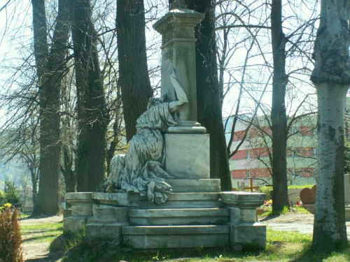 Wałbrzych.Cmentarz komunalny ul. Moniuszki -pomniki