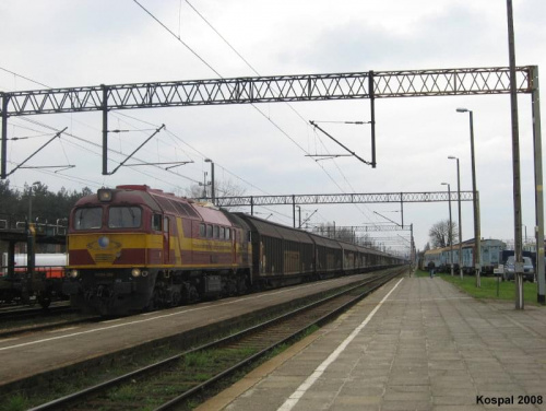 19.04.2008 (Czerwieńsk) M62M-002 Rail Polska z bruttem z Guben wjeżdża na stację,