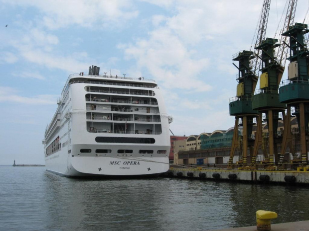 MSC Opera dł. 251m, szer. 28,8m, 2180 pasażerów #Gdynia #port #statek