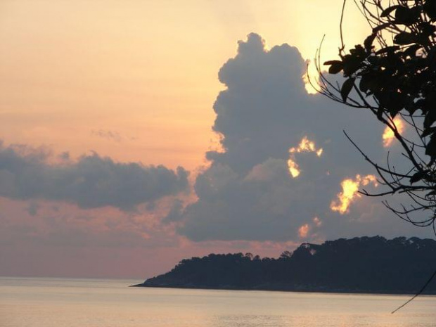 wschód słońca, plaża Long beach, Pulau Perentian Kecil (Wyspa Przystanek Mały)