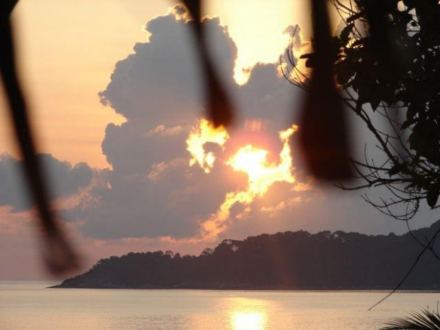 wschód słońca, plaża Long beach, Pulau Perentian Kecil (Wyspa Przystanek Mały)