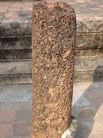 Kolumna ze skały wulkanicznej, Park archeologiczny, Sukhothai