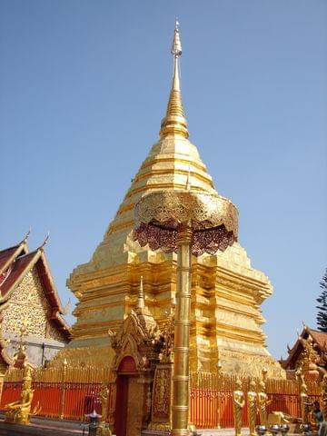 Wat Phrathat Doi Suthep - świątynia buddyjska na wzgórzu Doi Suthep niedaleko Chiang Mai