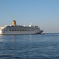 Aurora. 270m dł., 66tys.DWT, 939 kabin na 6 pokładach, 2290 pasażerów #Aurora #Gdynia #port #statek