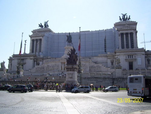 Rzym #PomnikEmanuela2