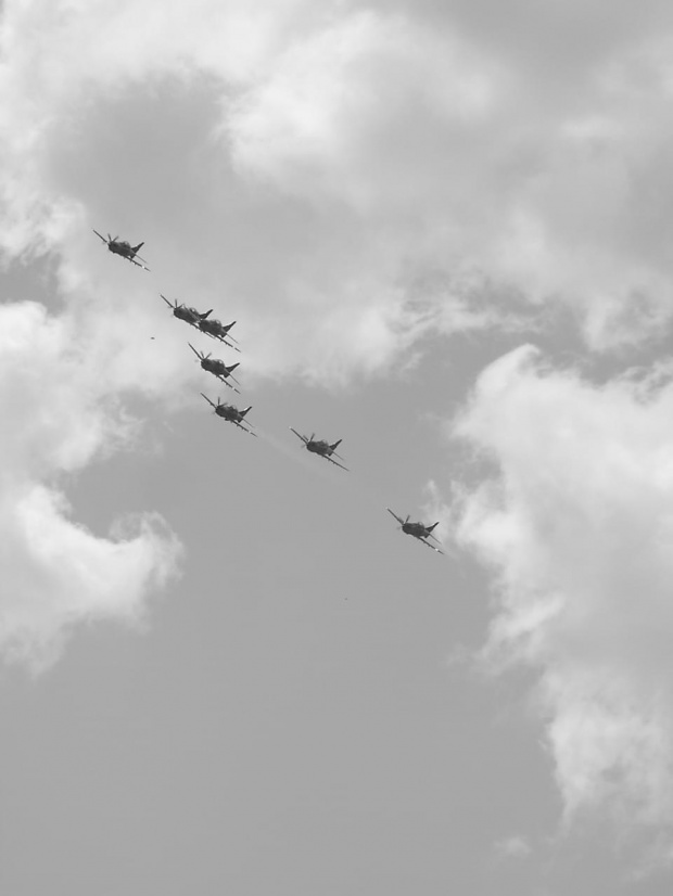 #samolot #samoloty #lotnictwo #akrobacja #niebo #WPowietrzu #chmury #AkrobacjePodniebne #orliki