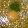 Bulion z żółtkiem.Przepisy na : http://www.kulinaria.foody.pl/ , http://www.kuron.com.pl/ i http://kulinaria.uwrocie.info #zupa #bulion #obiad #jedzenie #kulinaria #PrzepisyKulinarne