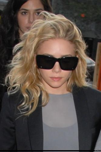 Ashley leaving CFDA event-paparazzi maj 2008