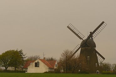 Kolejny zabytkowy wiatrak #wiatrak #bornholm #dania #ronne