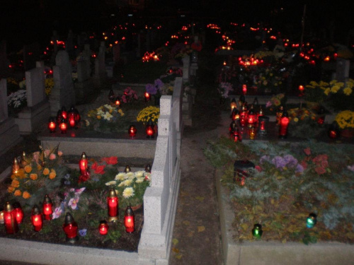 Długomiłowicki Cmentarz wieczorem #dlugomilowice #Długomiłowice #cmentarz